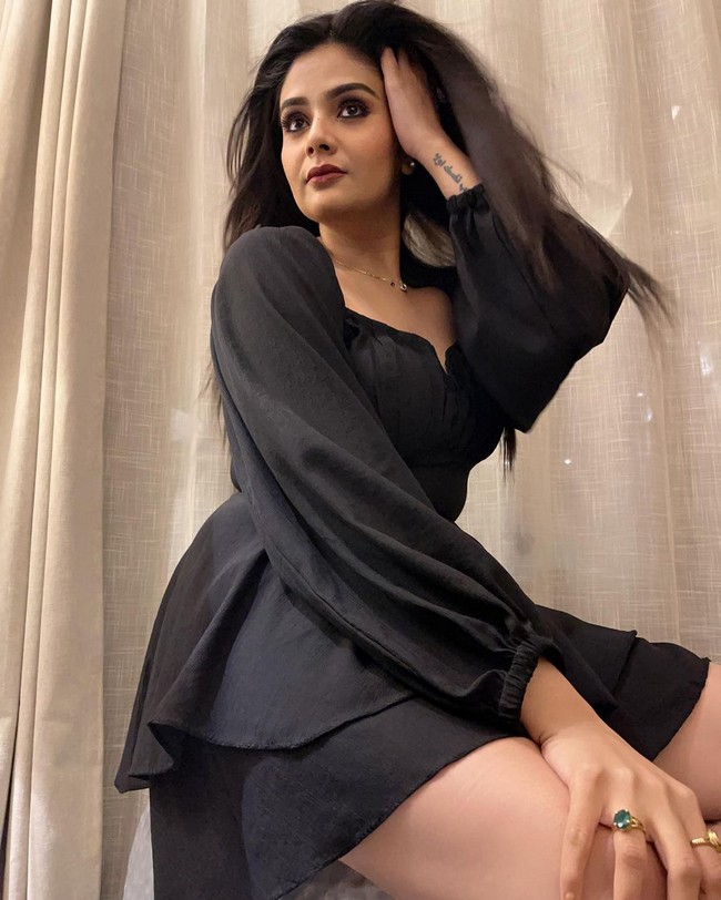 Sreemukhi 20