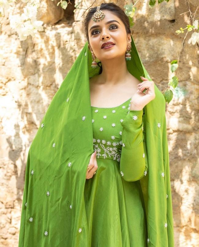 Sreemukhi 4
