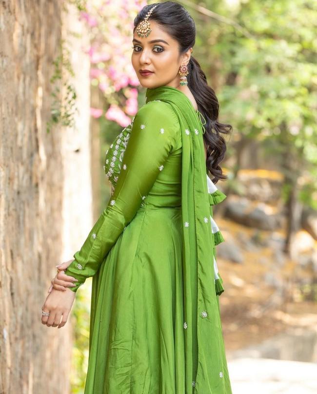 Sreemukhi 5