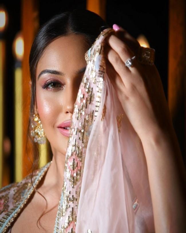Surbhi Chandna 9