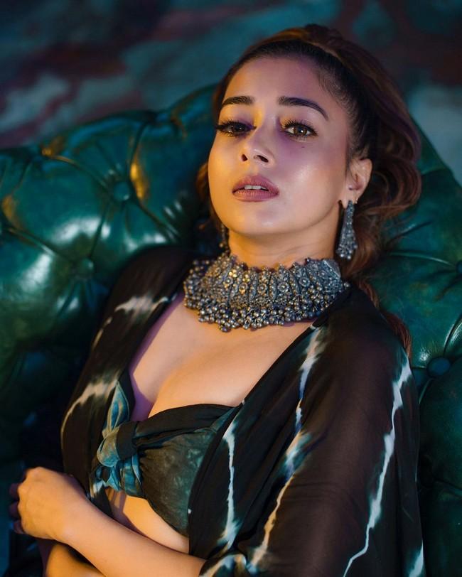 Tina Datta 8