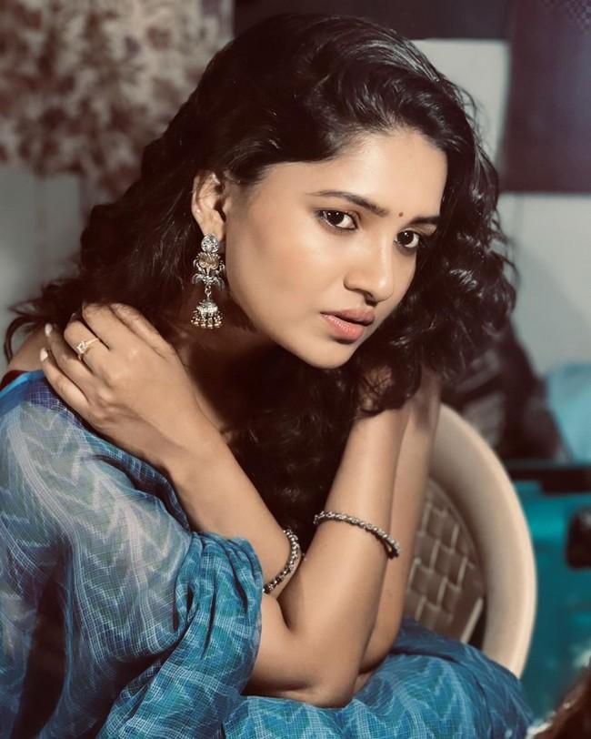 Vani Bhojan 8