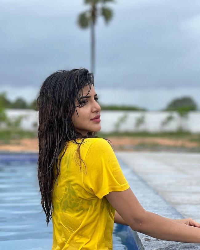 Ashu Reddy 10