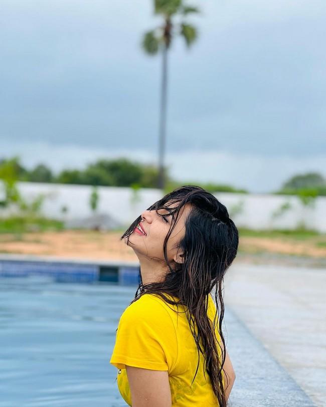 Ashu Reddy 6