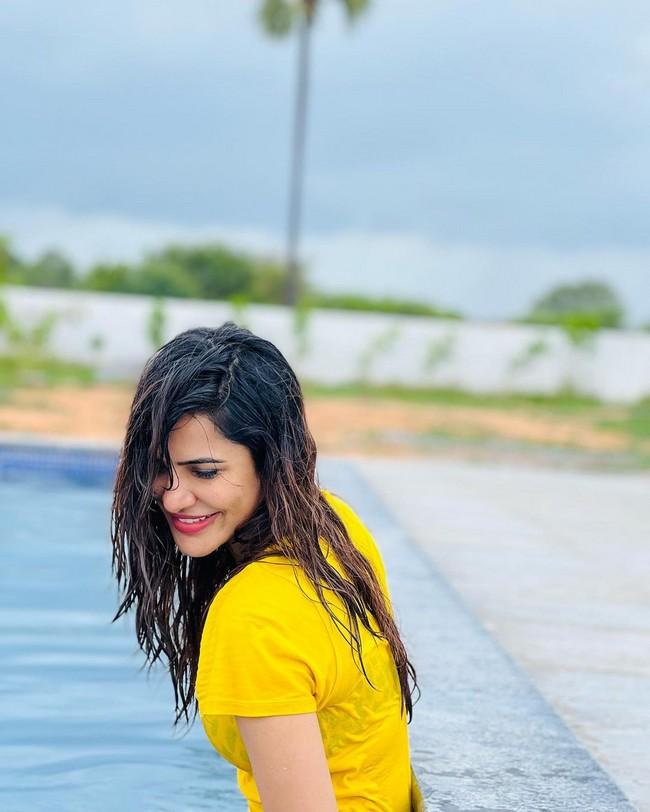 Ashu Reddy 8