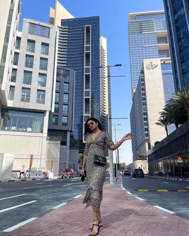 Eesha Rebba 10