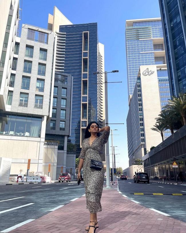 Eesha Rebba 7