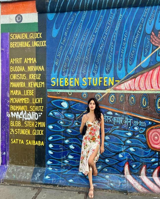Janhvi Kapoor 8