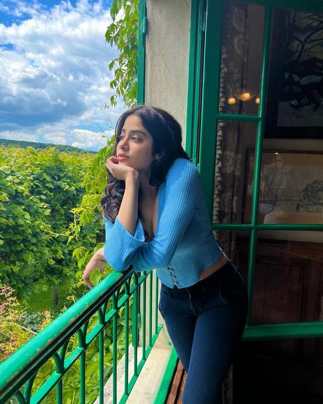 Janhvi Kapoor 24