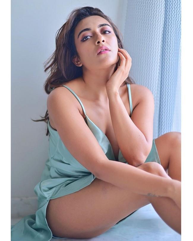 Jinal Joshi 19
