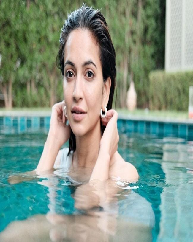Kriti Kharbanda 7