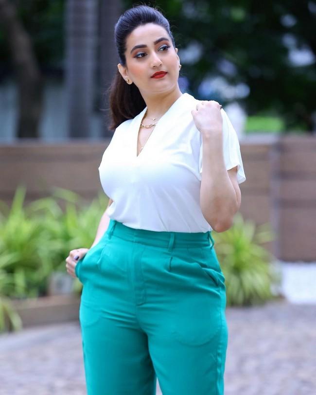Manjusha 10