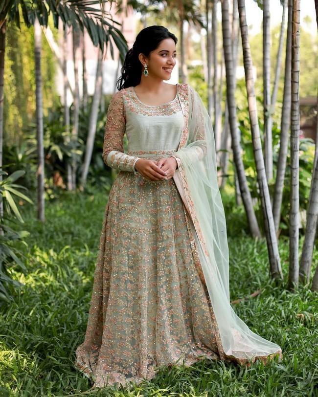 Mirnalini Ravi 15