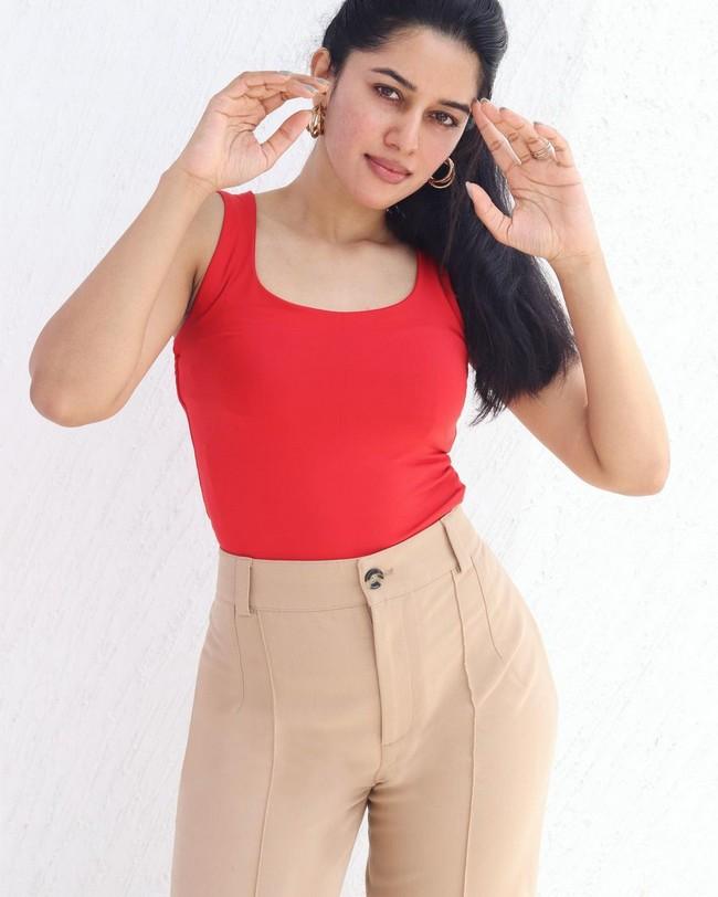 Mirnalini Ravi 2