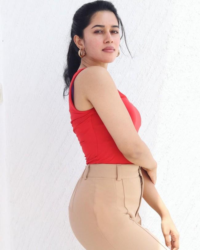 Mirnalini Ravi 4