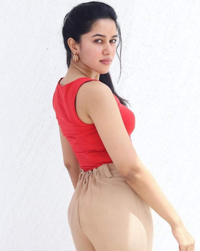 Mirnalini Ravi 5