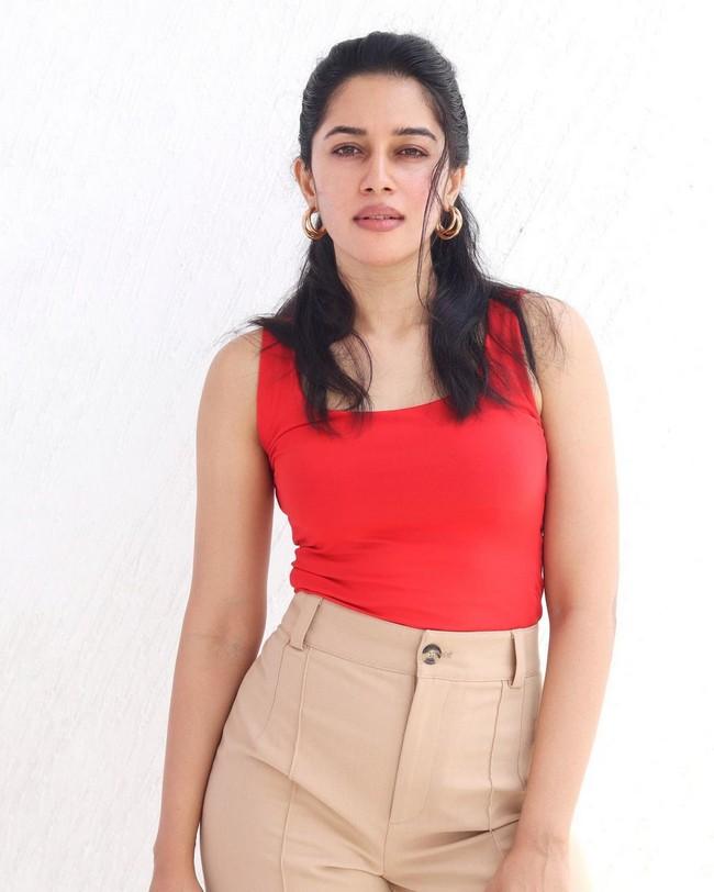 Mirnalini Ravi 6