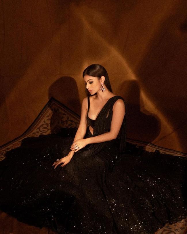 Mouni Roy 10