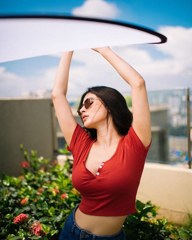 Mouni Roy 14