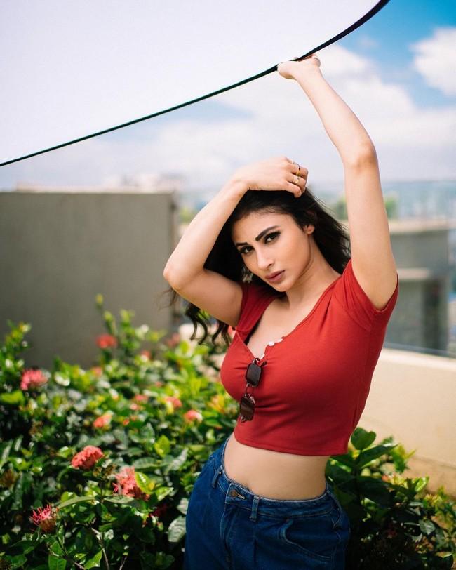 Mouni Roy 15