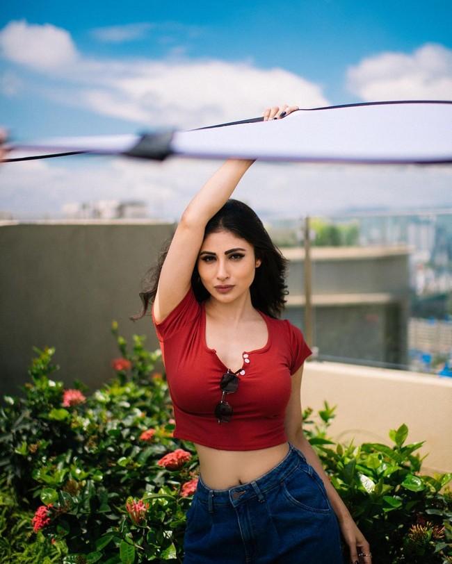 Mouni Roy 16
