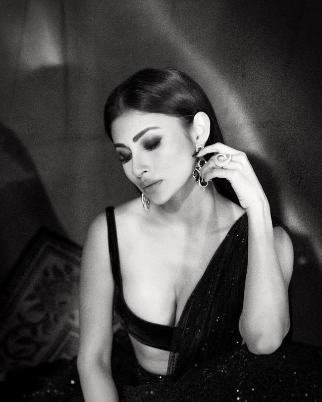 Mouni Roy 3
