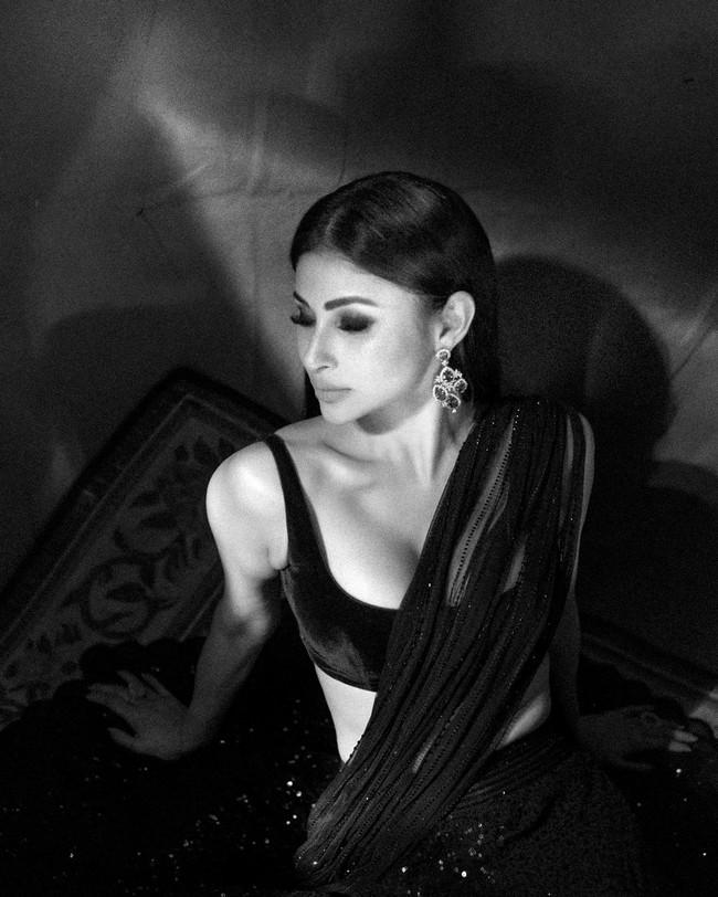 Mouni Roy 5