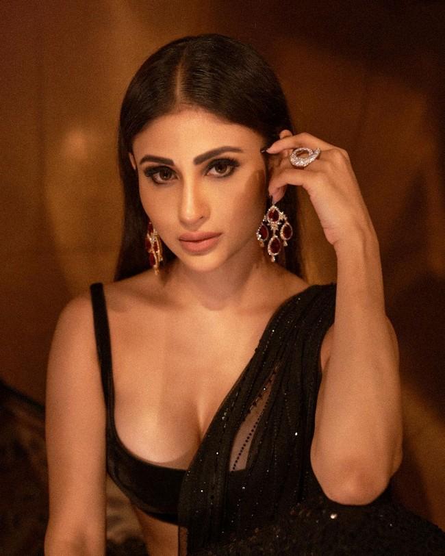 Mouni Roy 7