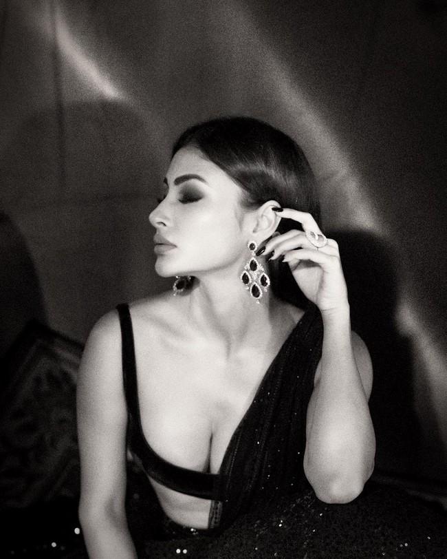 Mouni Roy 9