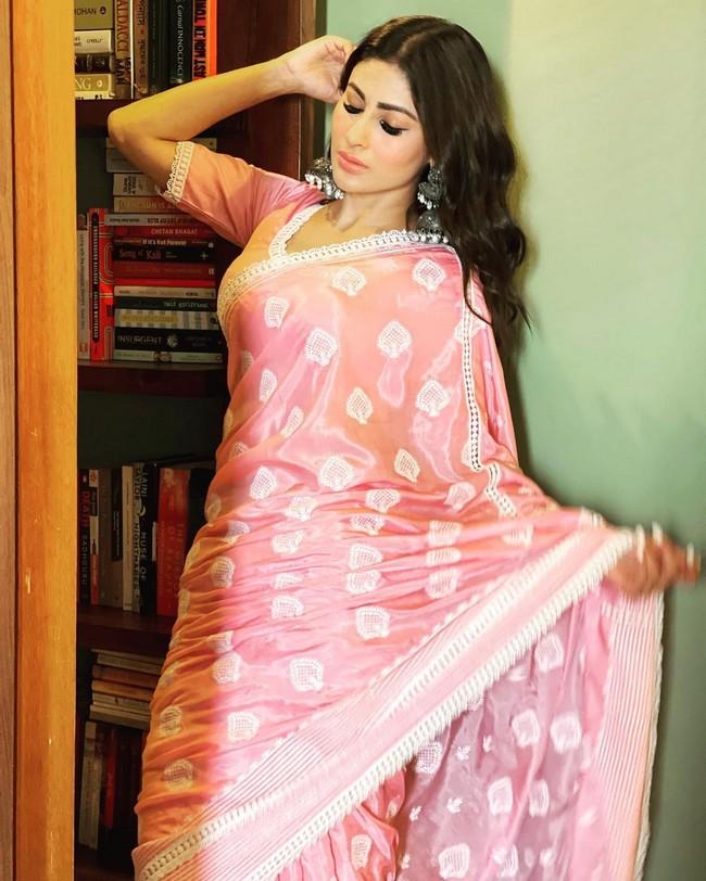 Mouni Roy 14