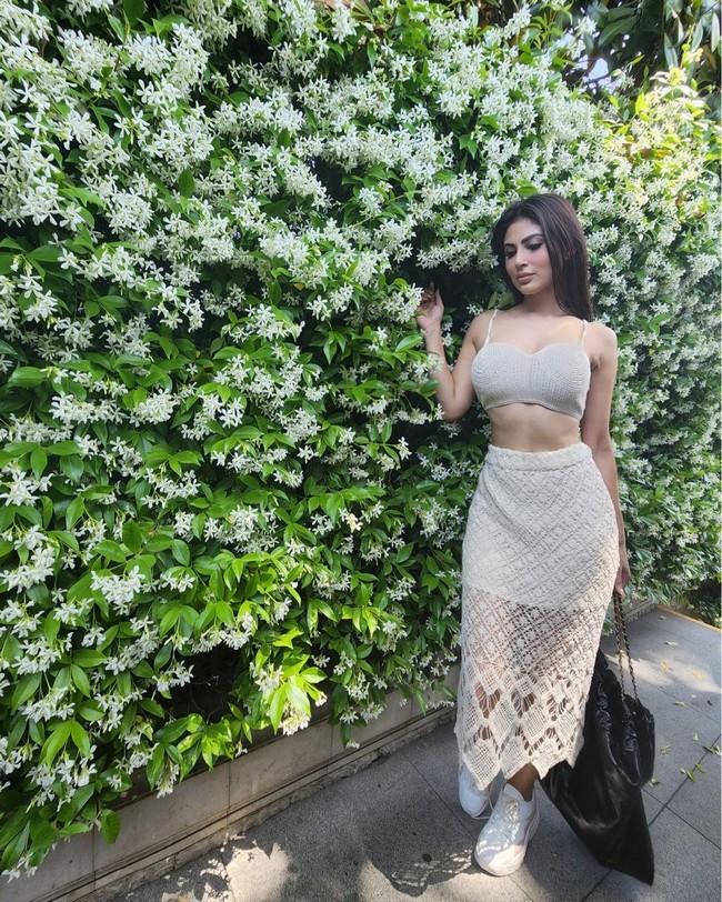 Mouni Roy 5
