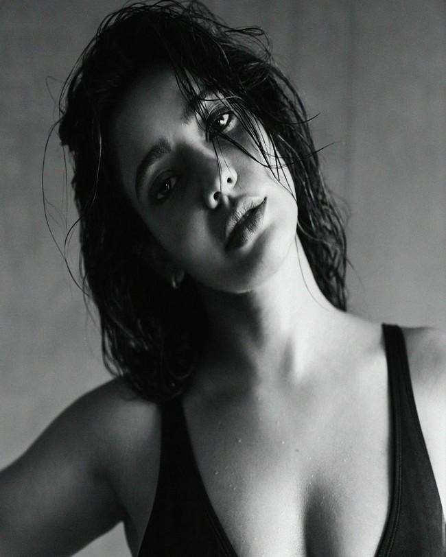 Neha Sharma 5