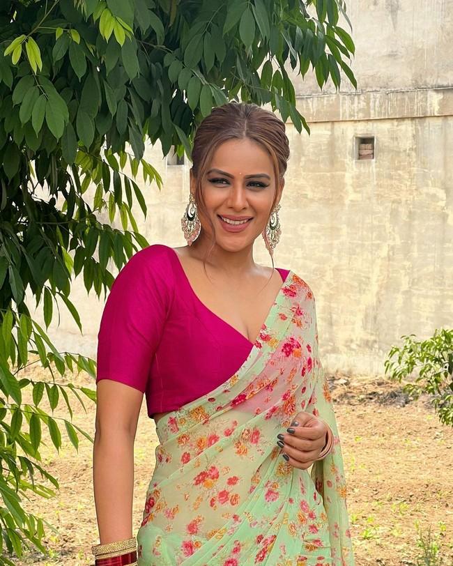 Nia Sharma 10