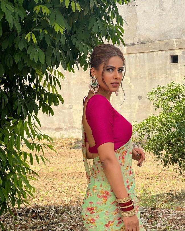 Nia Sharma 12