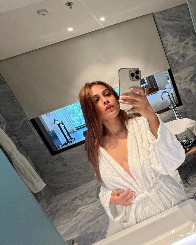 Nia Sharma 5