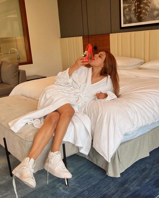 Nia Sharma 8