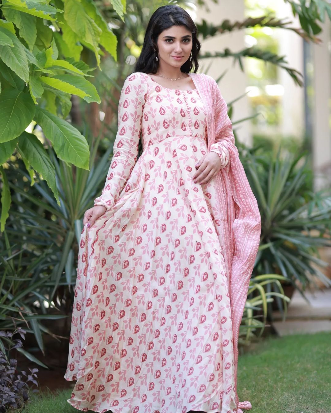 Pragya Nagra (11)