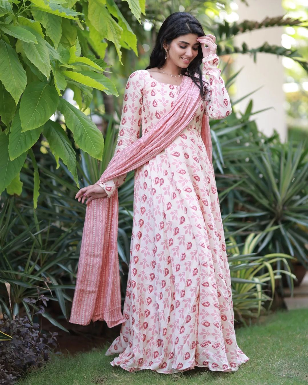 Pragya Nagra (8)