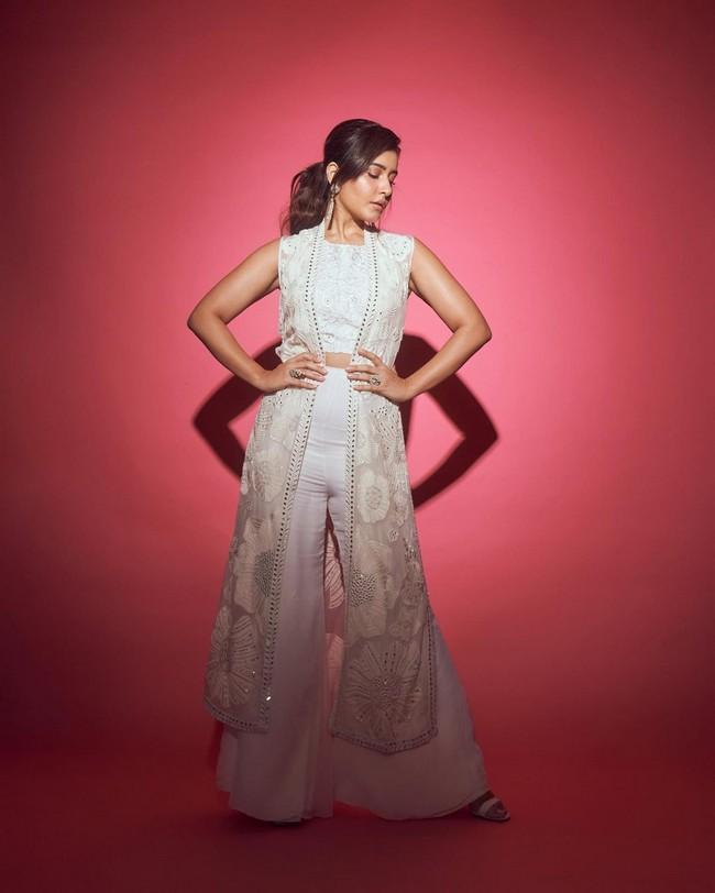 Raashii Khanna 11