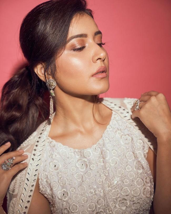 Raashii Khanna 12