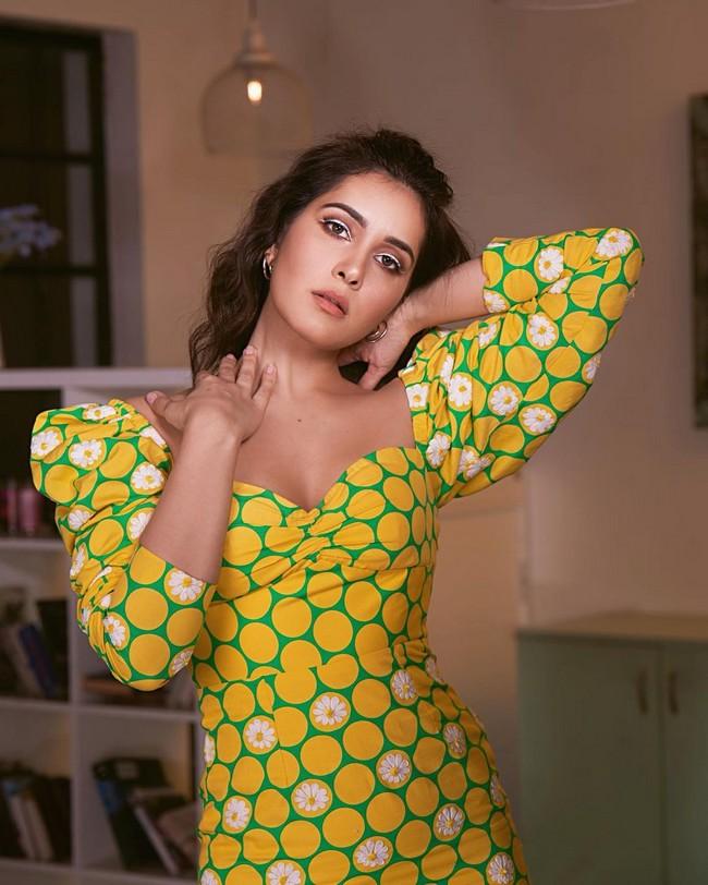 Raashii Khanna 8