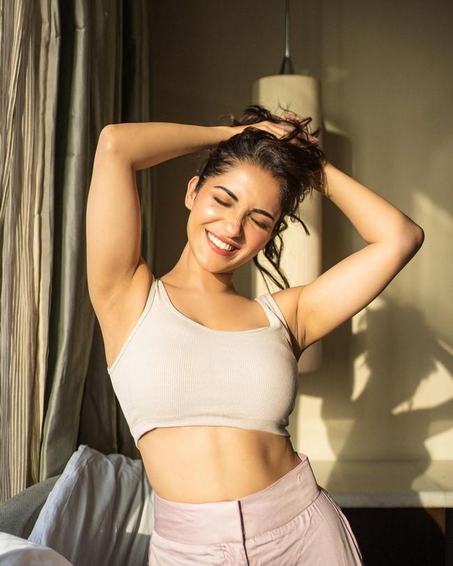 Ruhani Sharma 12