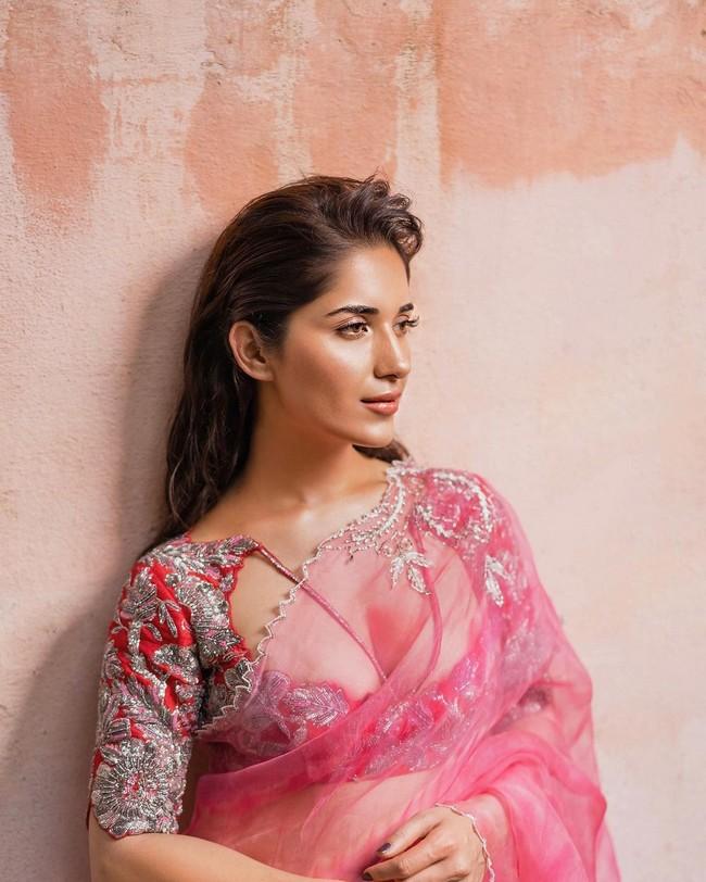 Ruhani Sharma 4