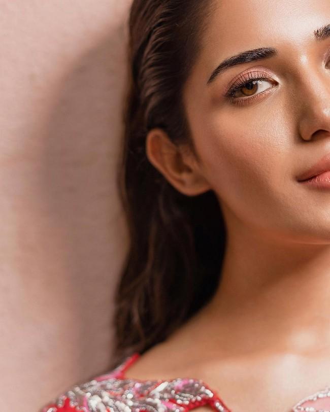 Ruhani Sharma 8