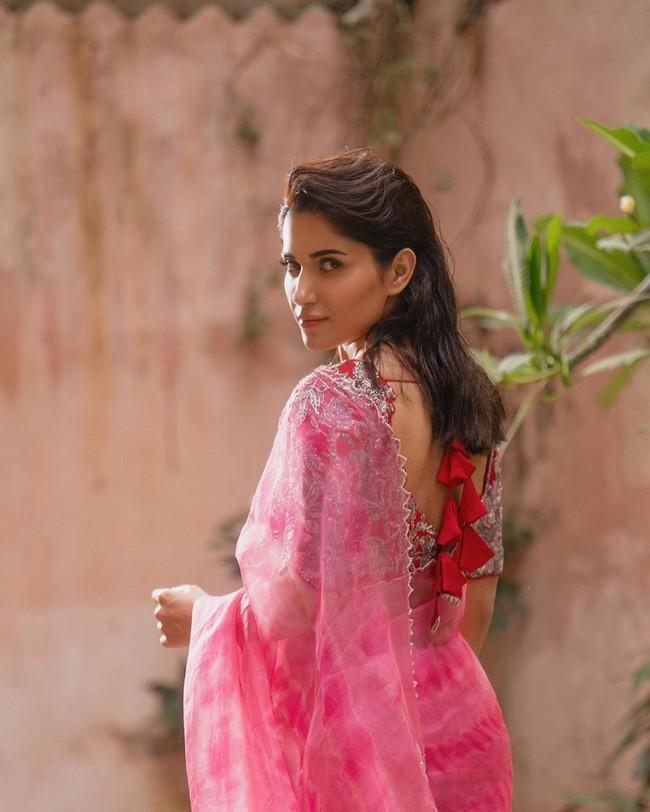 Ruhani Sharma 9