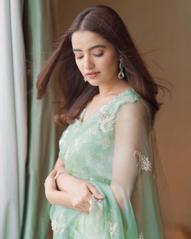 Rukshar Dhillon 8