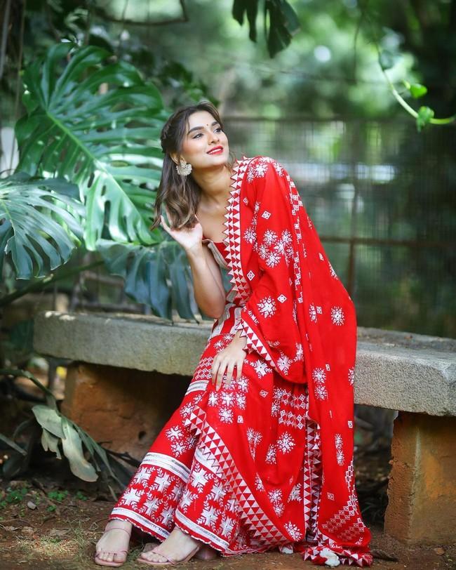 Saiee M Manjrekar 8