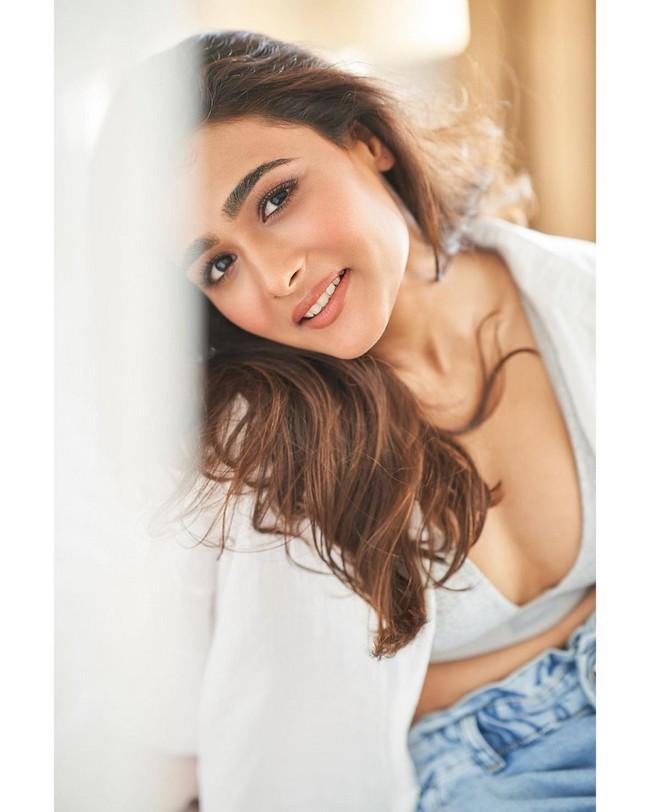 Shalini Pandey 7