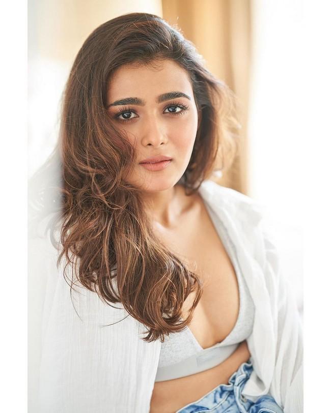Shalini Pandey 8