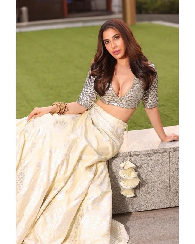 Sophie Choudry 11